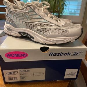 REEBOK women's RUNNING SHOES SNEAKERS size 7. NEW